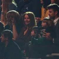 Gerard Piqué con sus hijos y su madre en Los40 Music Awards 2016