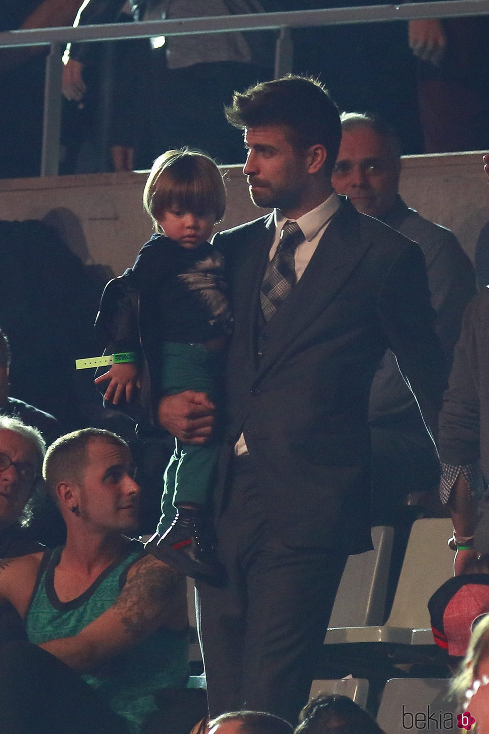 Gerard Piqué y su hijo Sasha en Los40 Music Awards 2016