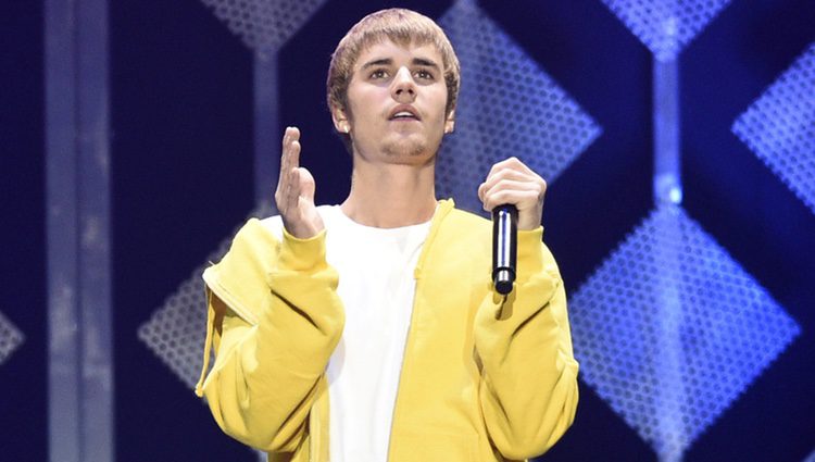 Justin Bieber actuando en Jingle Ball 2016