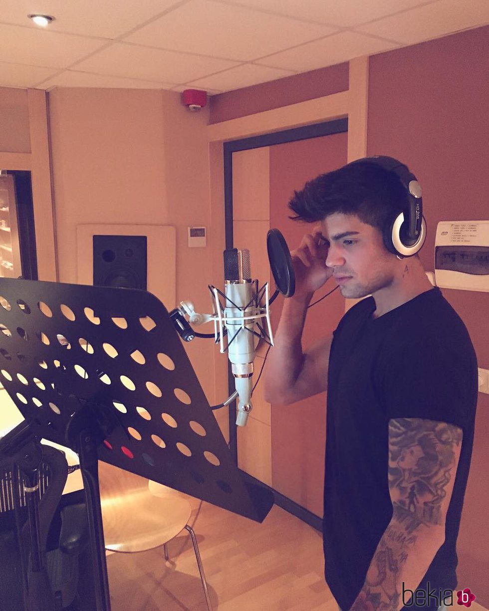 David Lafuente, excomponente de Auryn, en el estudio de grabación