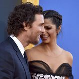 Matthew McConaughey y Camila Alves muy cómplices en la premiere de 'Sing'