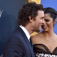 Matthew McConaughey y Camila Alves muy cómplices en la premiere de 'Sing'