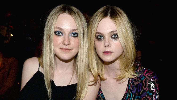 Elle y Dakota Fanning en un desfile de moda