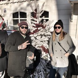 Kiko Rivera e Irene Rosales disfrutando de la decoración de Navidad de París