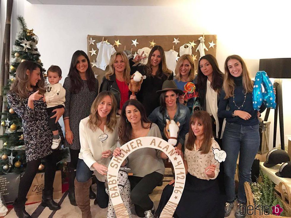 Helen Lindes celebra una 'Baby Shower' mientras espera el nacimiento de Alan