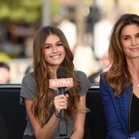 Cindy Crowford y su hija Kaia Gerber concediendo una entrevista