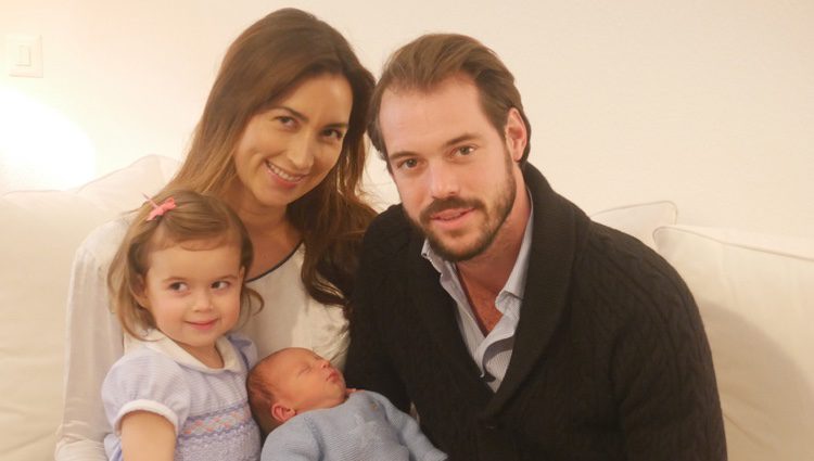 Primera imagen de Liam de Luxemburgo con sus padres Félix y Claire y su hermana Amalia