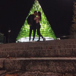 Hugo Paz y Sofía Suescun, muy románticos con un árbol de navidad