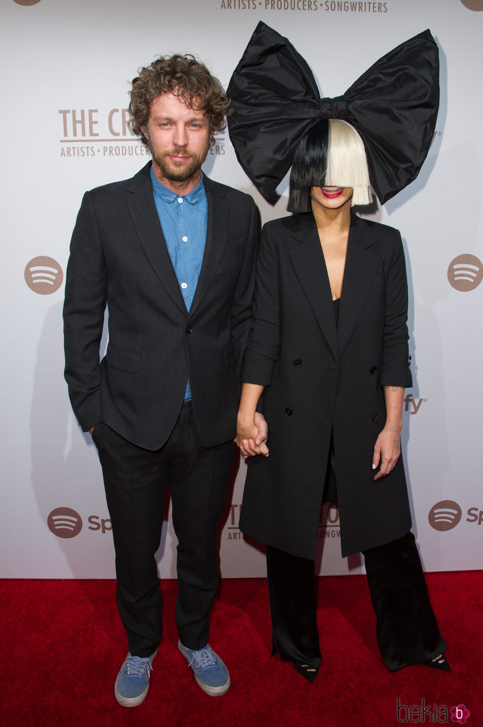 Erik Anders Lang y Sia en la fiesta pre-Grammy de Spotify