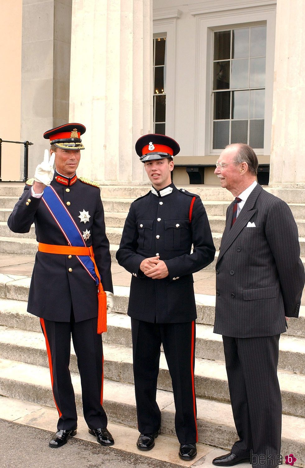 Juan de Luxemburgo con su hijo Enrique y su nieto Guillermo de Luxemburgo en Sandhurst