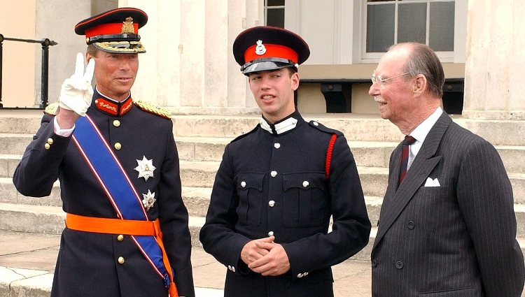 Juan de Luxemburgo con su hijo Enrique y su nieto Guillermo de Luxemburgo en Sandhurst