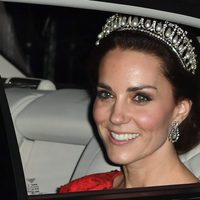 Kate Middleton con tiara de camino a la recepción al Cuerpo Diplomático en Buckingham Palace