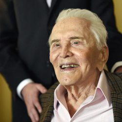 Kirk Douglas celebra su 100 cumpleaños