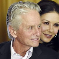 Michael Douglas y Catherine Zeta-Jones en el 100 cumpleaños de Kirk Douglas