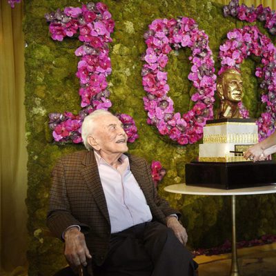 Kirk Douglas celebra su 100 cumpleaños