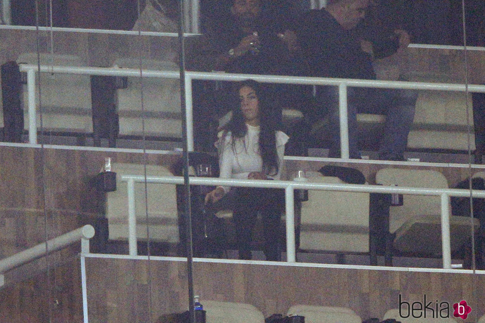 Georgina Rodriguez apoyando a Cristiano Ronaldo durante un partido