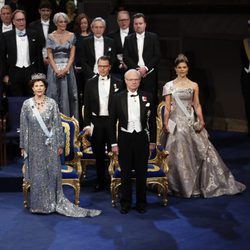 Los Reyes de Suecia, la Princesa Victoria y el Príncipe Daniel en los Nobel 2016