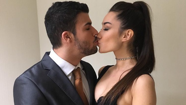 Pol y Adara de 'GH 17' dándose un beso