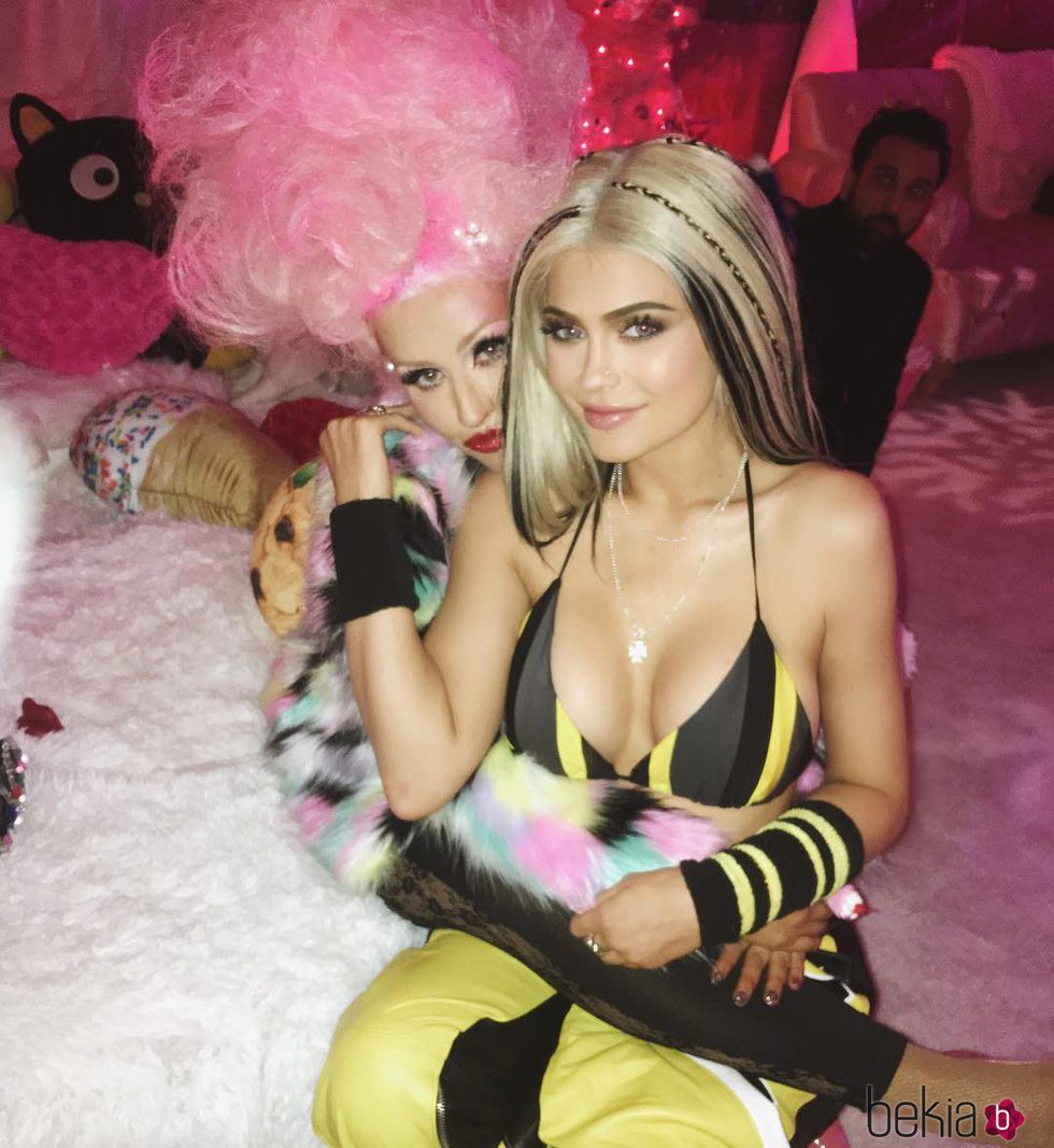 Kylie Jenner junto a Christina Aguilera en el cumpleaños de la estrella