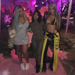 Kylie Jenner, Jordyn Woods y Tiffany Sorya en el cumpleaños de Christina Aguilera