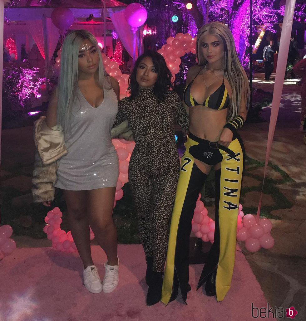 Kylie Jenner, Jordyn Woods y Tiffany Sorya en el cumpleaños de Christina Aguilera