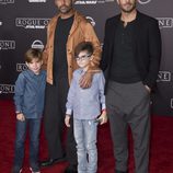 Ricky Martin posa con sus hijos Matteo y Valentino y Jwan Yosef