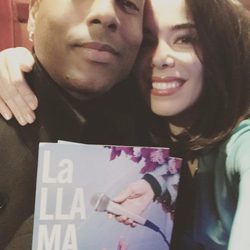 Beatriz Luengo y Yotuel Romero disfrutan de una romántica velada teatral