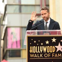 Ryan Reynolds durante su discurso recibiendo la estrella del Paseo de la Fama de Hollywood