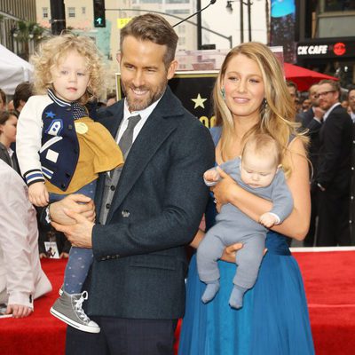 Ryan Reynolds recibe su estrella en el Paseo de la Fama de Hollywood