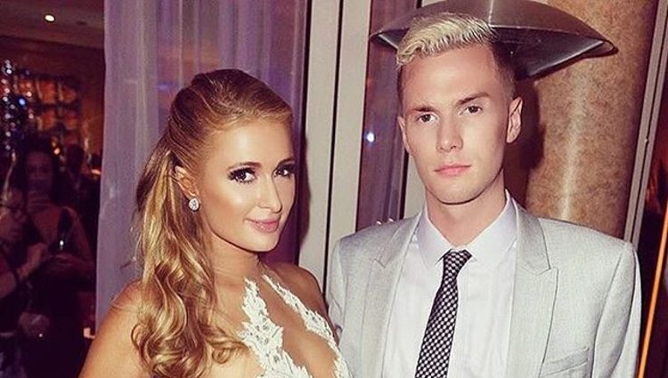 Barron Hilton y Paris Hilton en un evento