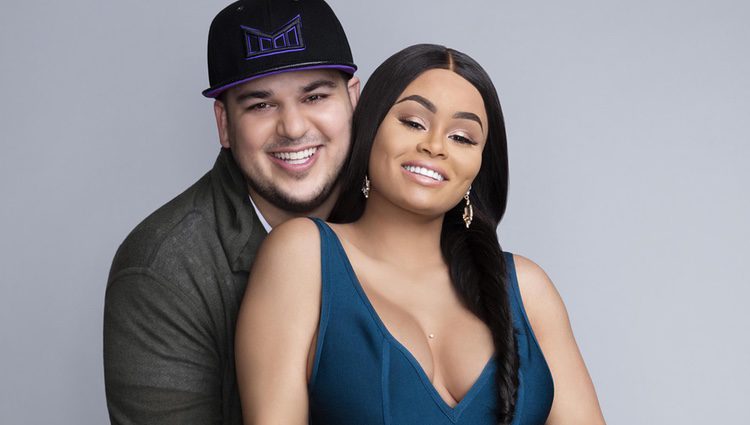 Rob Kardashian y Blac Chyna abrazados