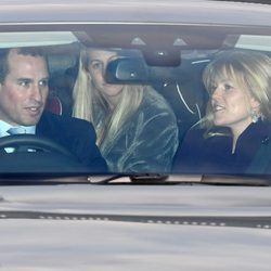 Peter Phillips y Autumn Kelly en el almuerzo prenavideño en Buckingham Palace