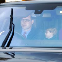 El Príncipe Harry, los Duques de Cambridge y el Príncipe Jorge en el almuerzo prenavideño en Buckingham Palace