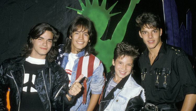 Ricky Martin con sus compañeros del grupo Menudo