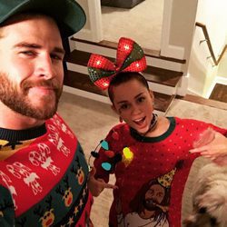 Liam Hemsworth posa con Miley Cyrus