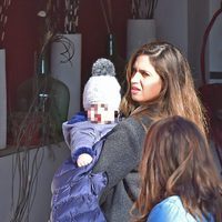 Sara Carbonero con su hijo Lucas en brazos