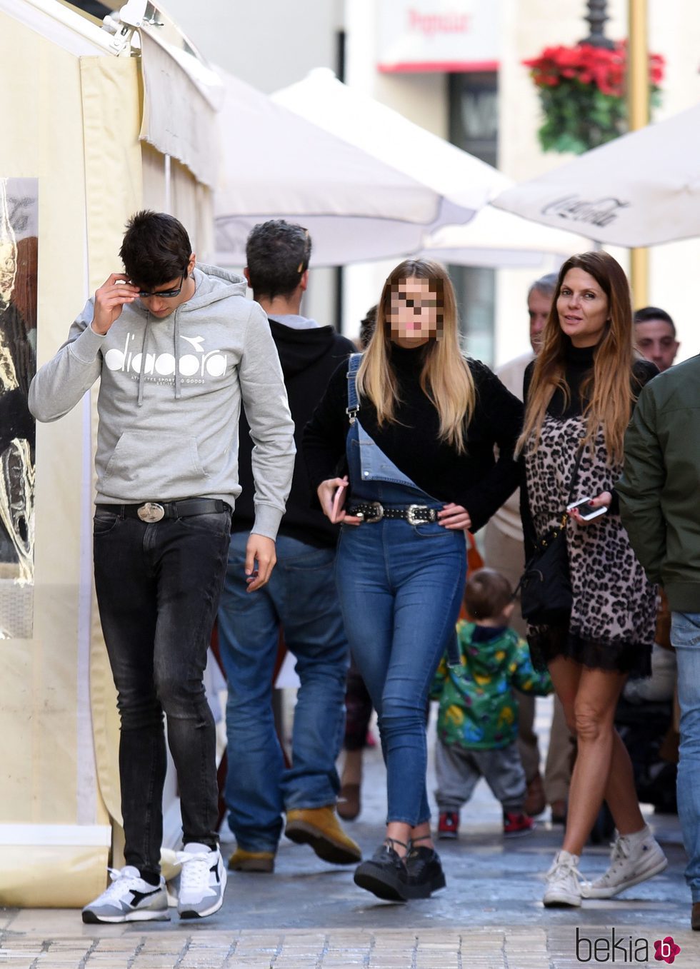 Javier Tudela, Kiko Matamoros, Makoke y Ana por las calles de Málaga