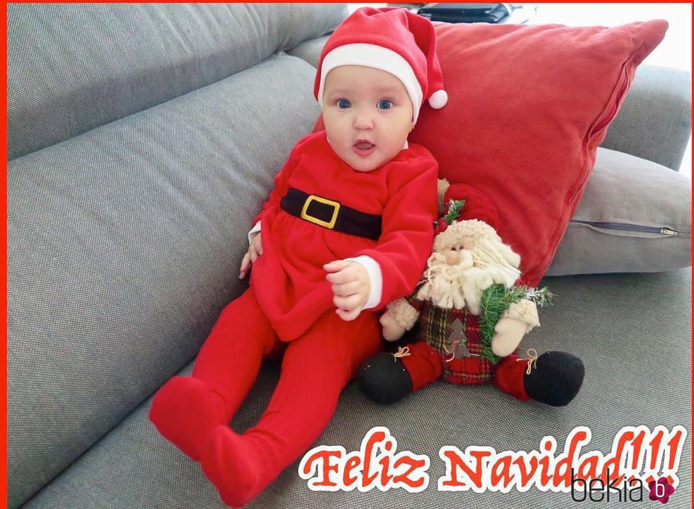 Matilda Suárez Costa felicitando la Navidad 2016 vestida de Mamá Noel