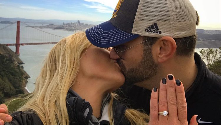 Brittany Daniel y Adam Touni se han comprometido