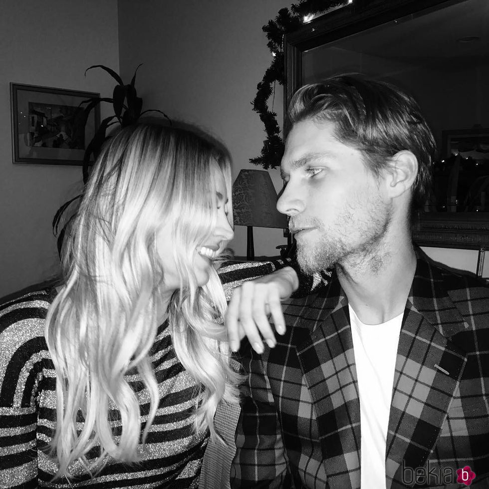 Kaley Cuoco felicita el cumpleaños en Navidad a su actual pareja Karl Cook