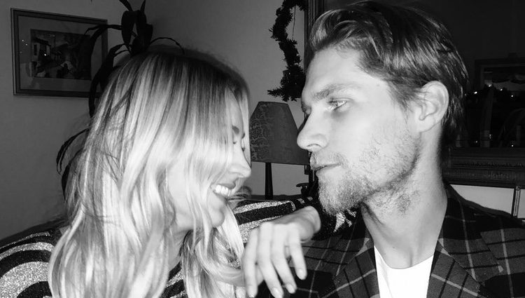 Kaley Cuoco felicita el cumpleaños en Navidad a su actual pareja Karl Cook