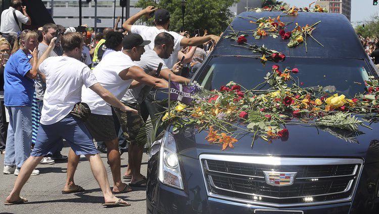 El féretro de Muhammad Ali recorre las calles de Louisville