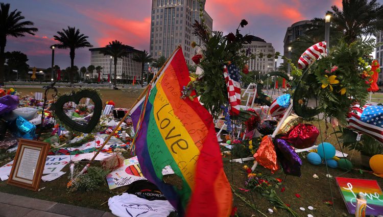 Memorial en honor a las víctimas del tiroteo de Orlando