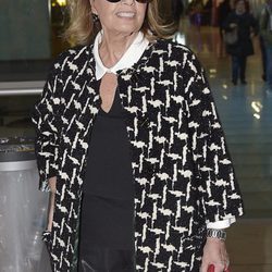 María Teresa Campos en el aeropuerto