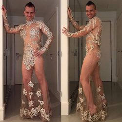 David Muñoz luciendo el vestido de Cristina Pedroche de las Campanadas 2015