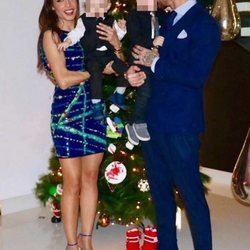 Sergio Ramos y Pilar Rubio felicitan el año 2017 con sus hijos Sergio y Marco