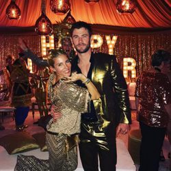 Elsa Pataky y Chris Hemsworth dando la bienvenida al 2017