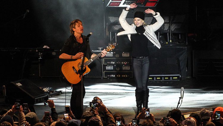 Nicole Kidman dándolo todo en un concierto de su marido Keith Urban