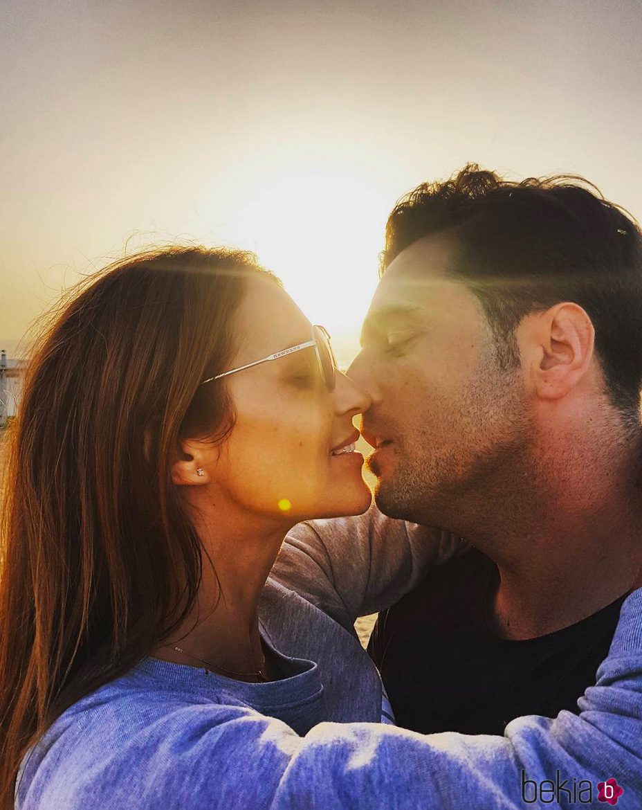 Paula Echevarría y David Bustamante, a punto de besarse en Maspalomas