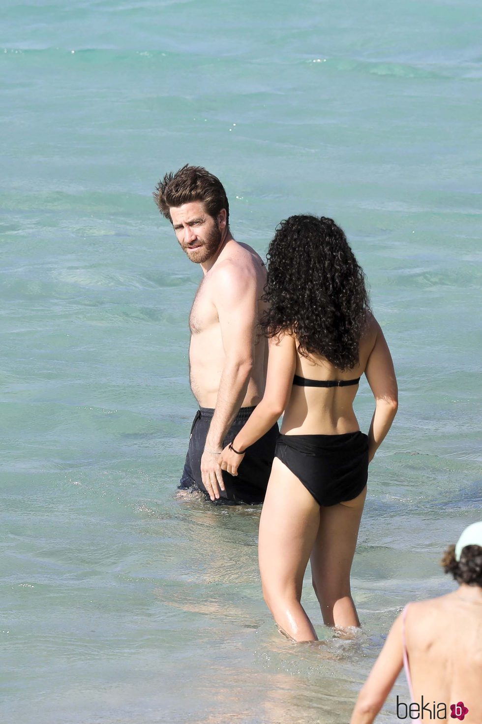 Jake Gyllenhaal metiéndose en las aguas de San Bartolomé